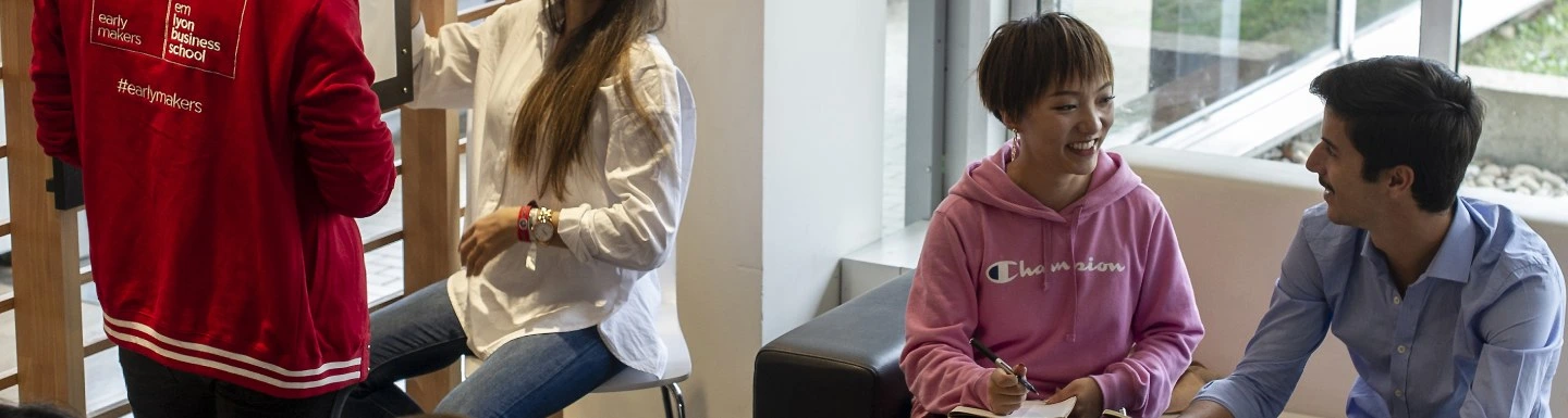 Estelle, étudiante du MS Transformation Digitale, Marketing et Stratégie nous parle de son programme Estelle, étudiante du MS Transformation Digitale, Marketing et Stratégie nous parle de son programme