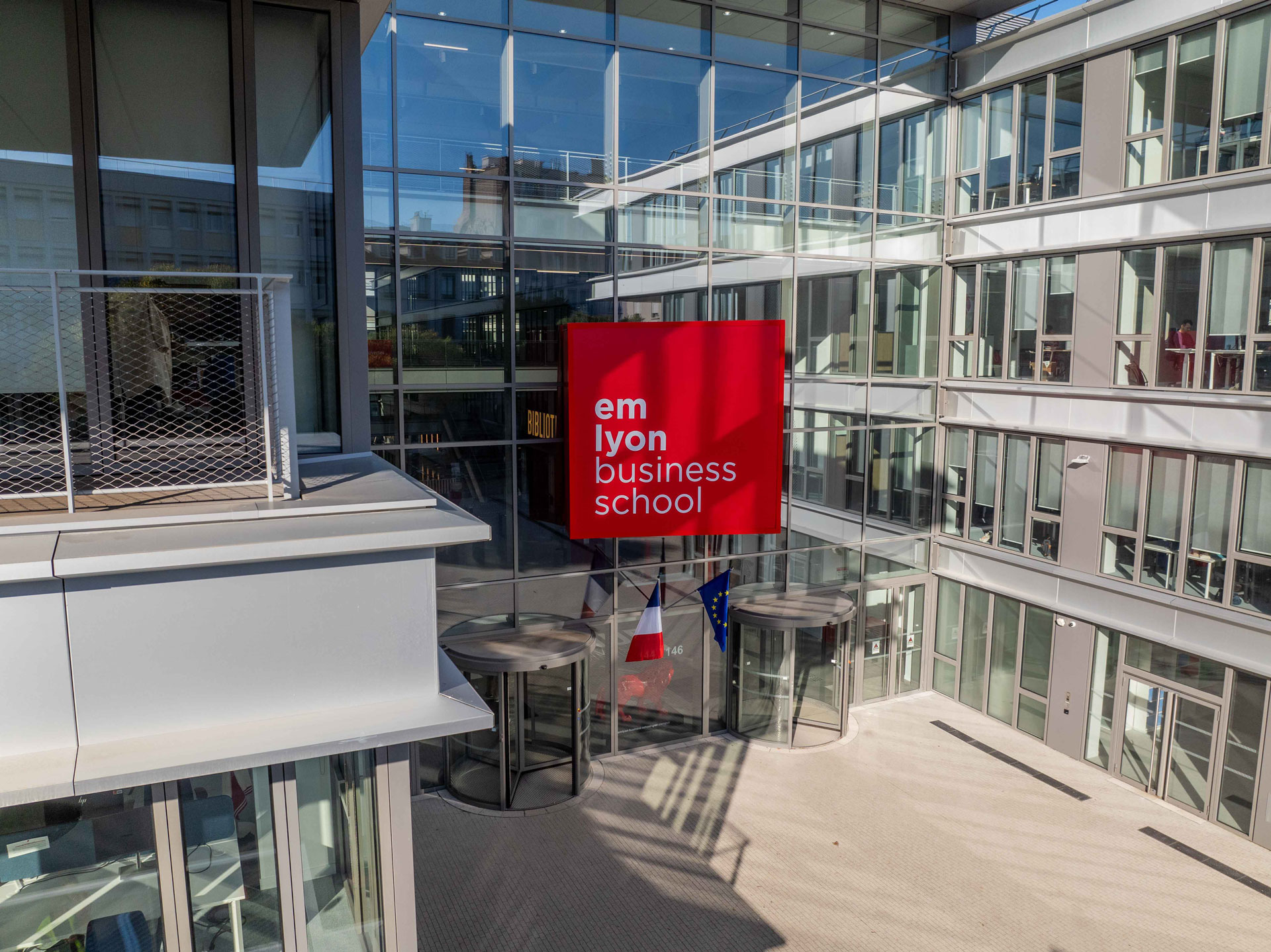 emlyon business school - vue aérienne