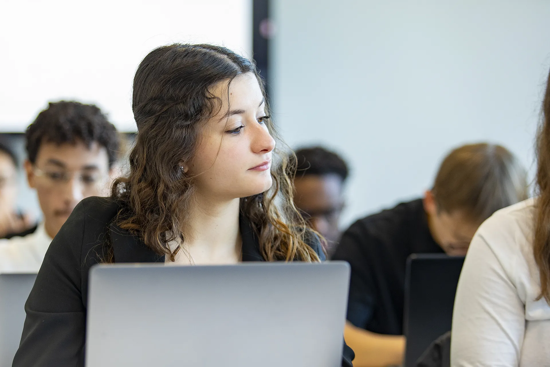 Des étudiants d'emlyon business school pendant un cours