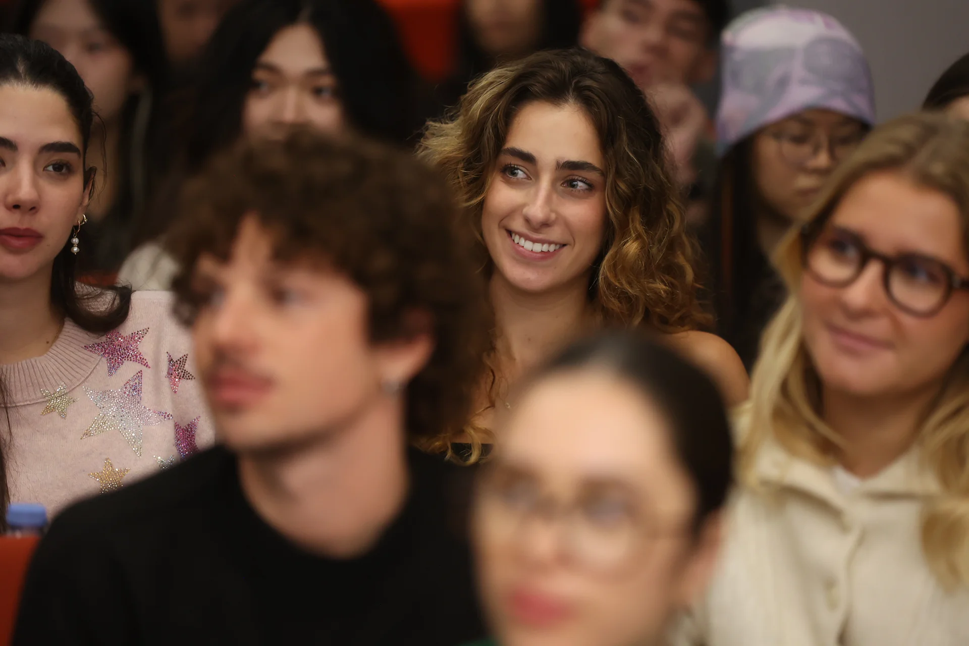 Audience seated during an educational conference in a lecture hall, group listening to a presentation on digital sovereignty.