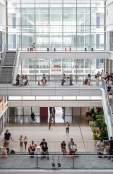 Le cœur battant du campus de Lyon - emlyon business school