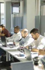 Un groupe d’étudiants de l'Executive MBA d'emlyon business school