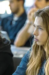 Des étudiantes et étudiants d'emlyon business school