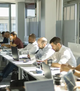 Un groupe d’étudiants de l'Executive MBA d'emlyon business school