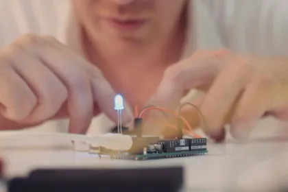 emlyon business school lance "la toile", école numérique