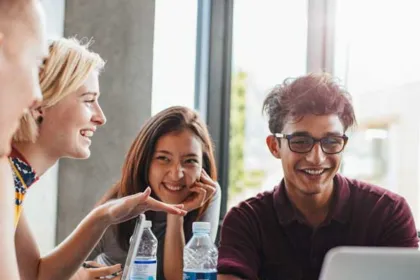 Une collaboration renforcée entre emlyon business school et le groupe Artefact