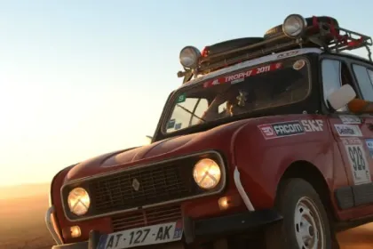 Challenge : 2 étudiantes du MS® Transformation Digitale, Marketing &amp; Stratégie participent au 4L Trophy