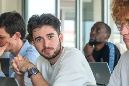 Attaché commercial : métier, missions, salaire et formations