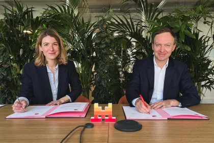 Signature partenariat emlyon business school et Mistral AI Signature partenariat emlyon business school et Mistral AI