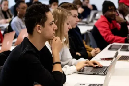 emlyon-students
