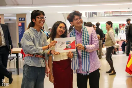 Des étudiants et étudiantes internationaux au campus d'emlyon business school de Lyon