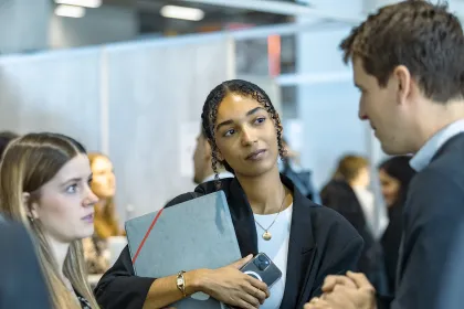Un groupe d’étudiants d'emlyon business school