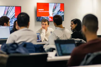 Des étudiantes et étudiants d'emlyon business school