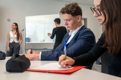 Étudiants en classe préparatoire participant à un stage TUP d’emlyon pour se préparer aux oraux d’admission des Grandes écoles.