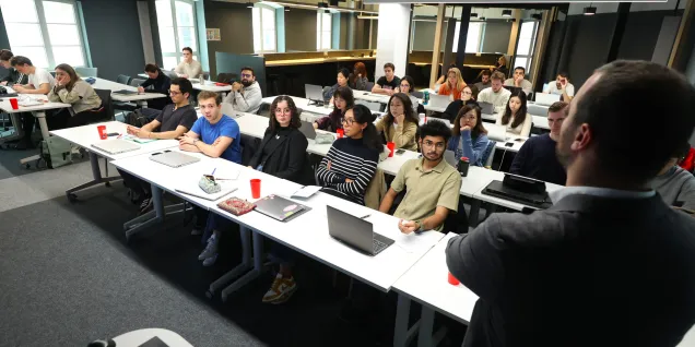 Les étudiants Master pendant une séance de cours