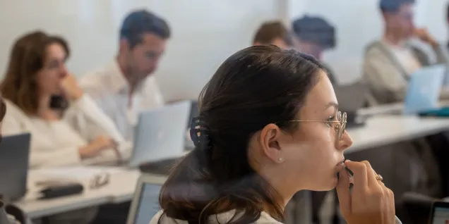 Schneider Electric et emlyon business school s'associent dans le cadre d'un partenariat pluriannuel Schneider Electric et emlyon business school s'associent dans le cadre d'un partenariat pluriannuel