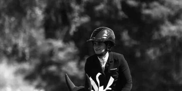 Tranche De Vie – Jeanne SADRAN – Equitation : à cheval entre Concours de Saut d’Obstacles (CSO) à l’international et cours à distance Jeanne SADRAN