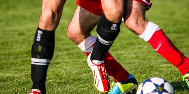 L’UNFP et emlyon business school lancent « Unlimited Players Major Program® », programme avant-gardiste d’éducation et de formation jambes footballeur ballon