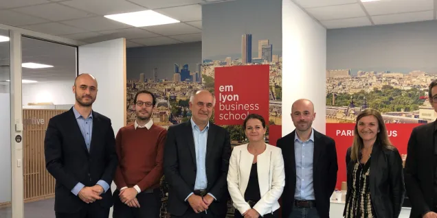 bandeau-emlyon-carbone-4 bandeau-emlyon-carbone-4