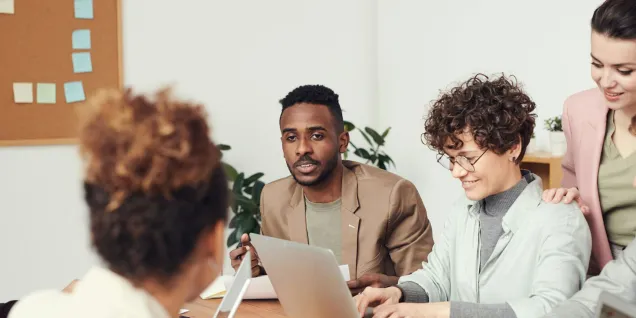 Pourquoi développer un programme sur-mesure pour former ses collaborateurs Pourquoi développer un programme sur-mesure pour former ses collaborateurs