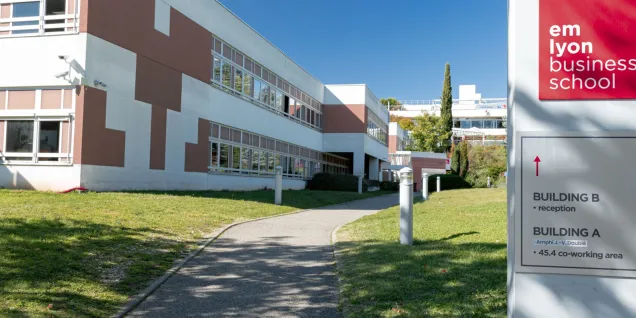 emlyon renforce son équipe de direction pour accélérer sa transformation en global management university emlyon renforce son équipe de direction pour accélérer sa transformation en global management university