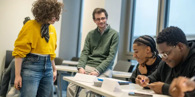 Etudiante qui anime une session de mentorat pour la Cordées de la Réussite 2025