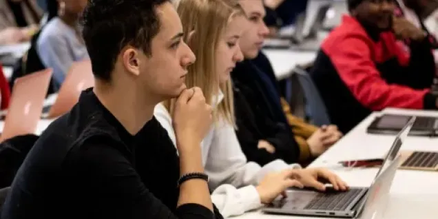 emlyon-students