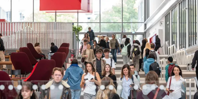 Un groupe d'étudiants d'emlyon Un groupe d'étudiants d'emlyon