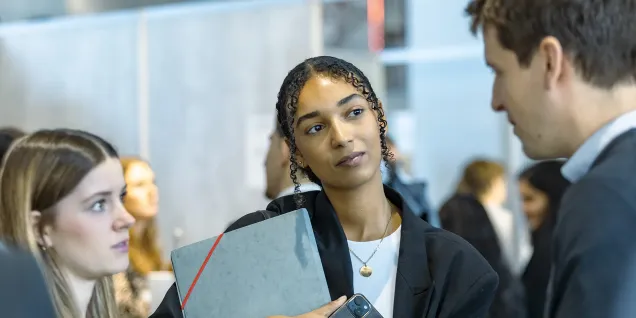 Un groupe d’étudiants d'emlyon business school