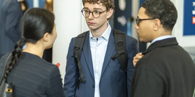 Des étudiantes et étudiants d'emlyon business school