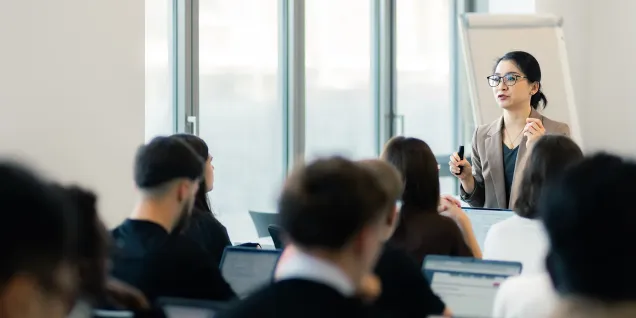 Des étudiantes et étudiants d'emlyon business school
