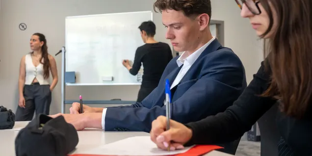 Étudiants en classe préparatoire participant à un stage TUP d’emlyon pour se préparer aux oraux d’admission des Grandes écoles.