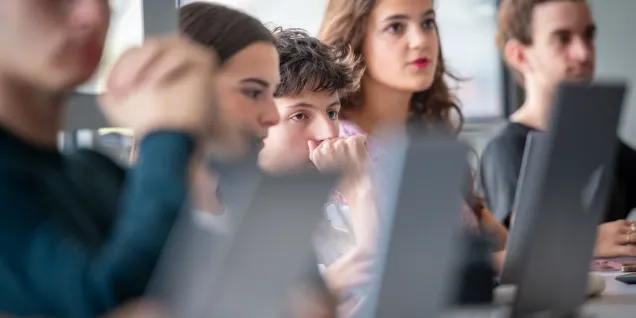 Des étudiantes et étudiants du Global BBA d'emlyon business school
