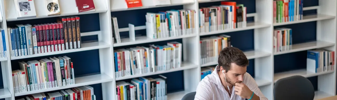 La bibliothèque d'emlyon business school (campus de Lyon)