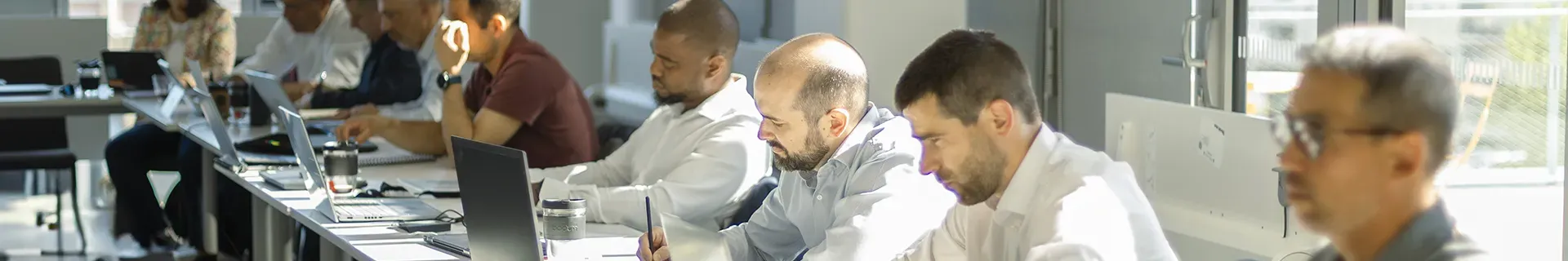 Un groupe d’étudiants de l'Executive MBA d'emlyon business school