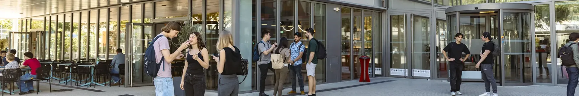 L'entrée Jean Jaurès du campus de Lyon - emlyon business school