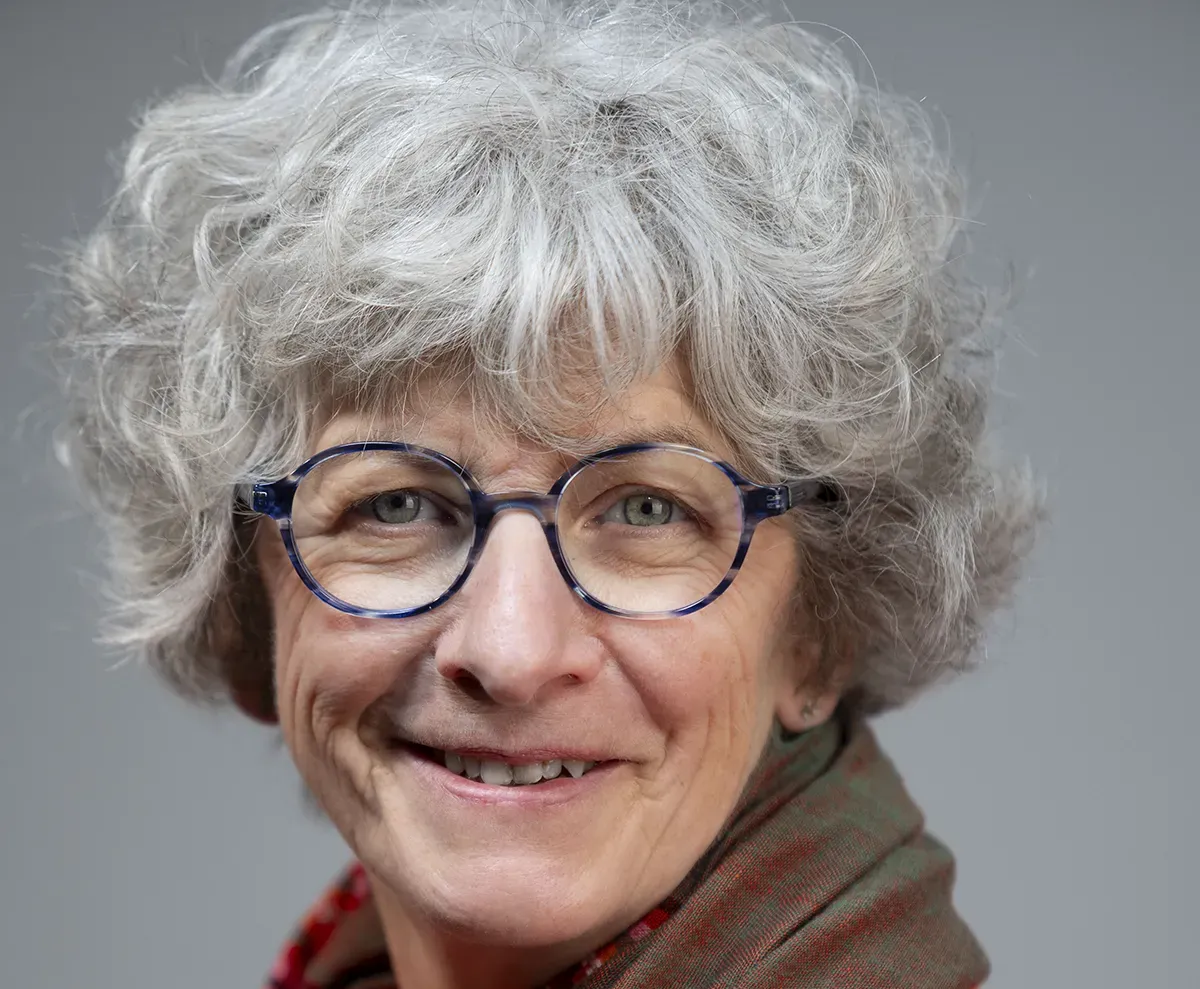 Elisabeth GELAS, emlyon business school