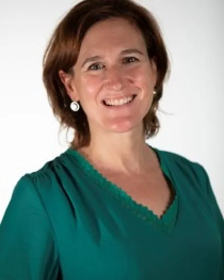 Stéphanie OUSACI - Directrice Executive des Programmes MBA Stéphanie OUSACI - Directrice Executive des Programmes MBA