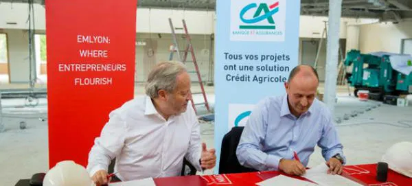 EMLYON Business School et Crédit agricole Centre-est signent une convention de mécénat - 1 EMLYON Business School et Crédit agricole Centre-est signent une convention de mécénat - 1