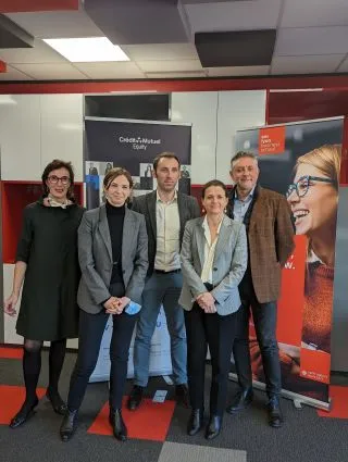 Crédit Mutuel Equity & l’IFGE d’emlyon renforcent les critères ESG Personnes posant pour une photo