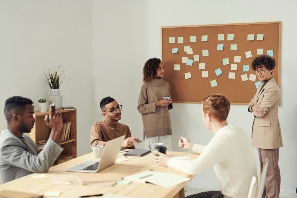 Développer le leadership par l'action : nouvelles pratiques et enseignements réunion de travail