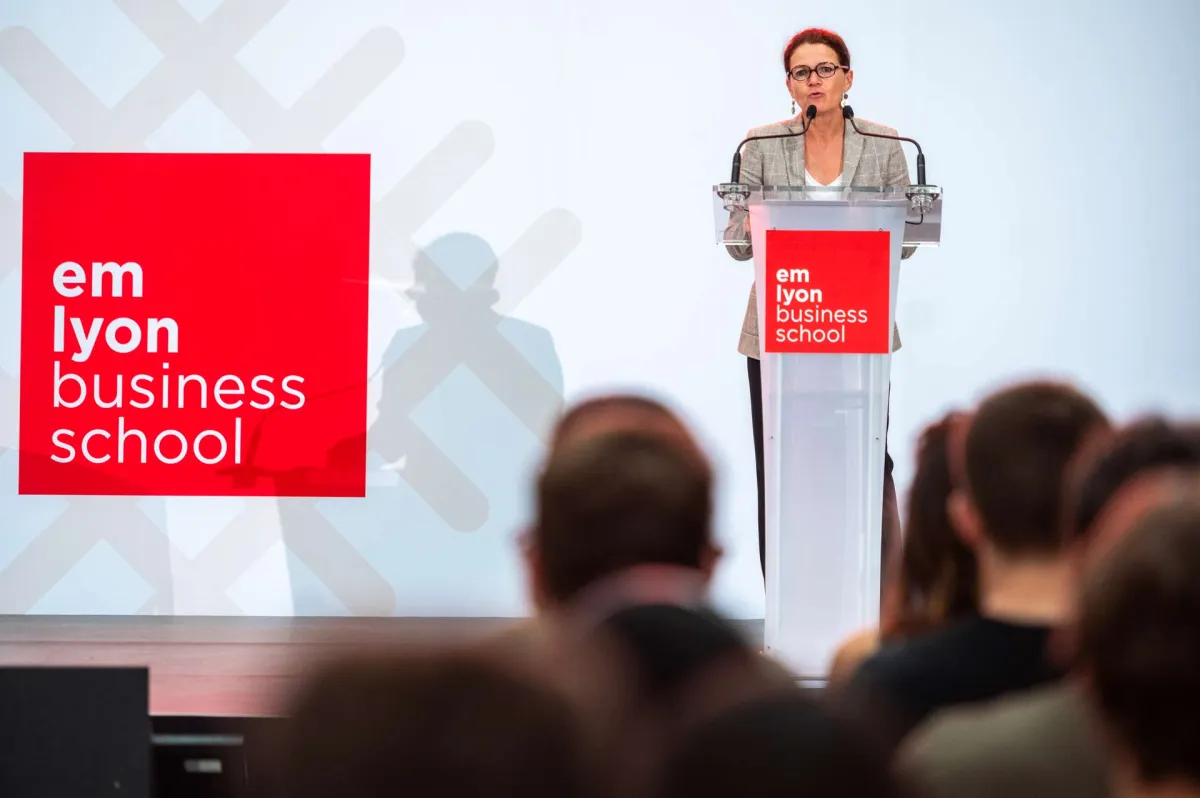 Institution et gouvernance emlyon business school
