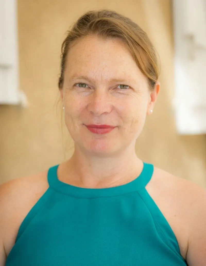 Christine Baldy Ngayo a pour mission de concevoir et mettre en œuvre la stratégie de développement du pôle Executive Education d’emlyon. Christine Baldy Ngayo a pour mission de concevoir et mettre en œuvre la stratégie de développement du pôle Executive Education d’emlyon.