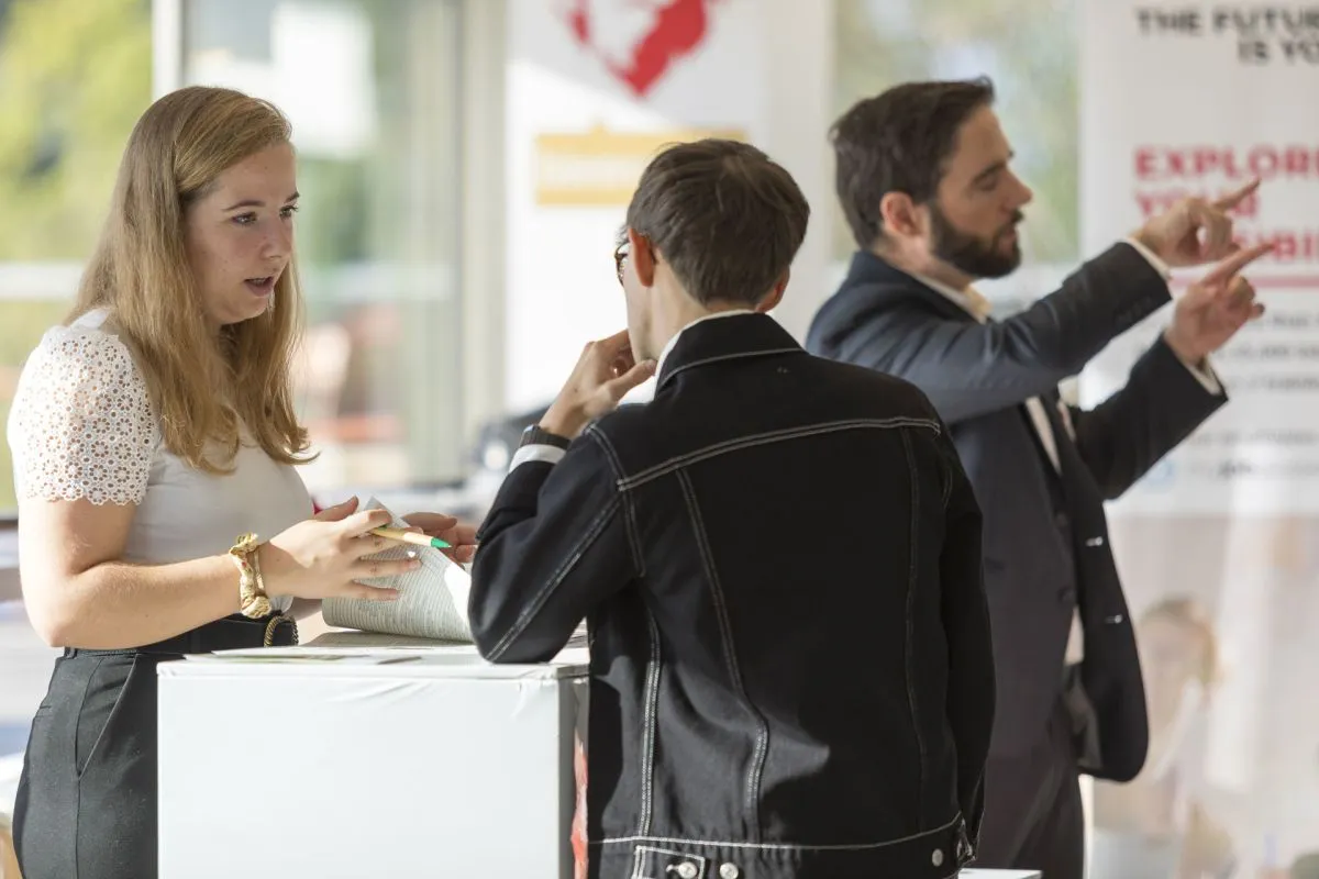 Les enjeux de marque employeur pour attirer et fidéliser les jeunes diplômés enjeux des marques employeurs