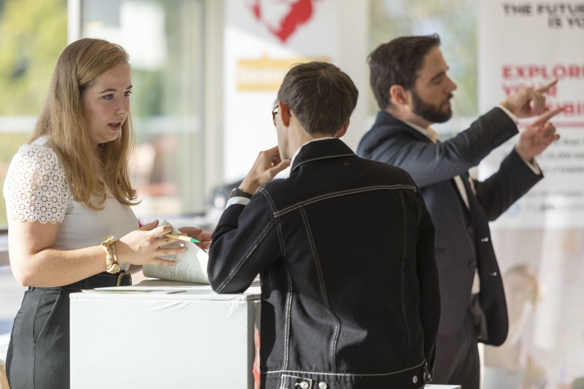 Les enjeux de marque employeur pour attirer et fidéliser les jeunes diplômés enjeux des marques employeurs
