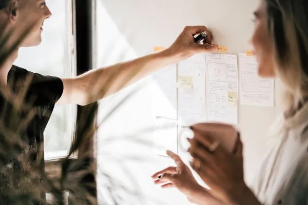 Réinventer la performance collective : les clés pour un succès durable post it