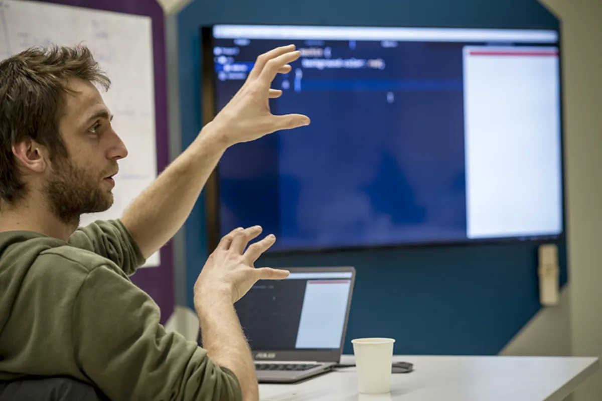 Makers' labs' bootcamps: 4 days of data physicalization Makers' labs' bootcamps: 4 days of data physicalization