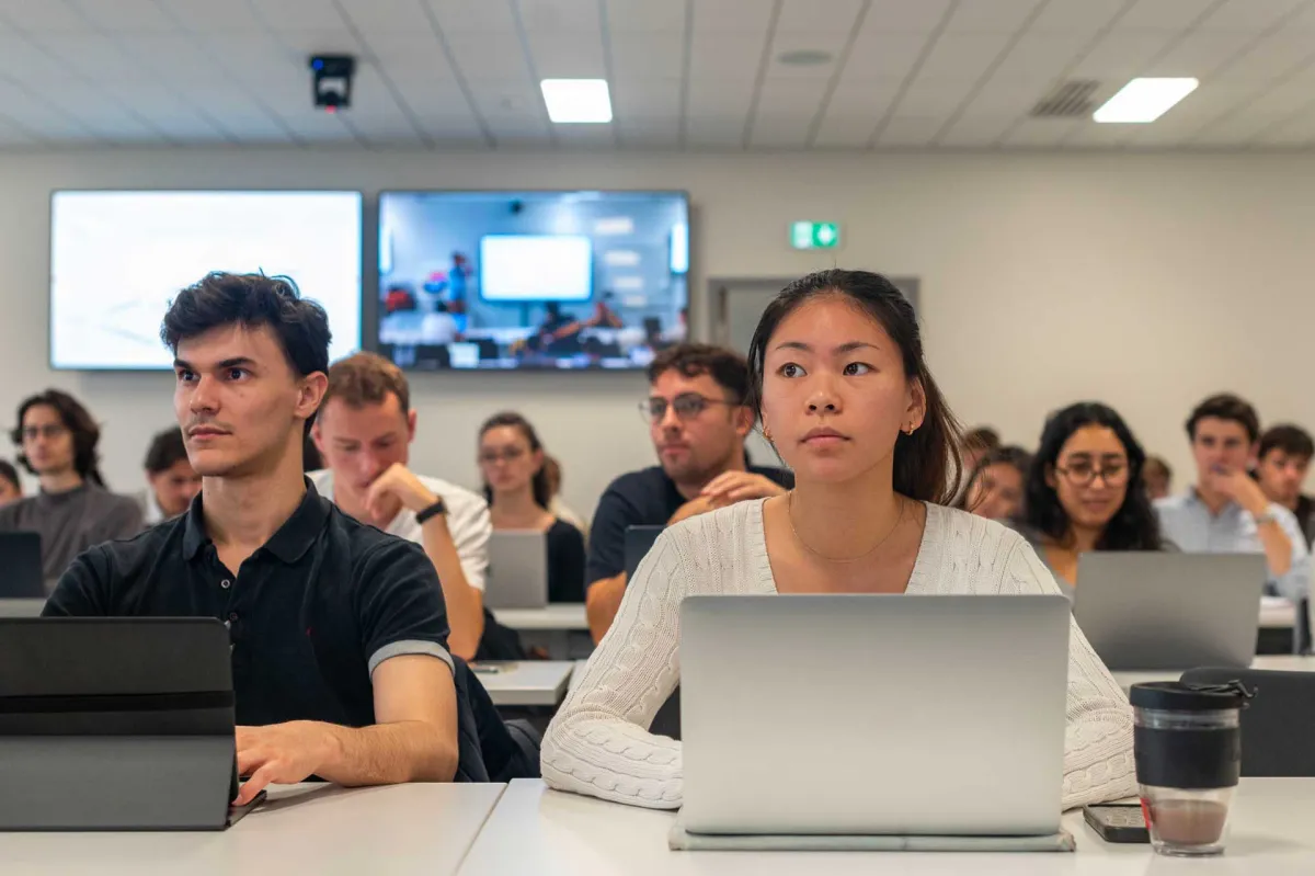 Des étudiants d'emlyon business school Des étudiants d'emlyon business school