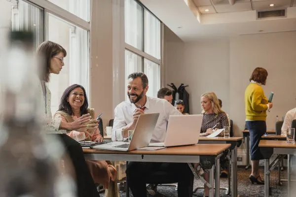 L’Executive MBA online d’emlyon : une formation à 360° qui s’adapte à votre planning de dirigeant ! Bureau