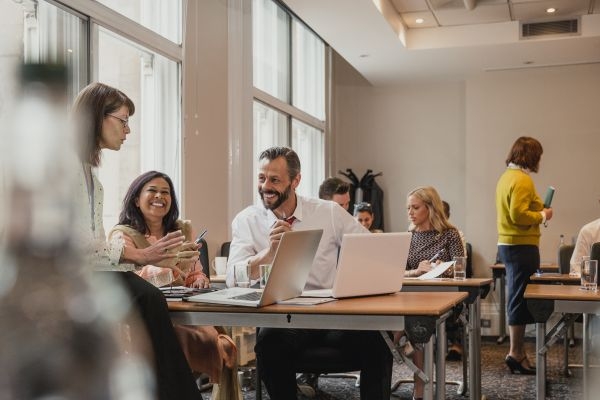 L’Executive MBA online d’emlyon : une formation à 360° qui s’adapte à votre planning de dirigeant ! Bureau